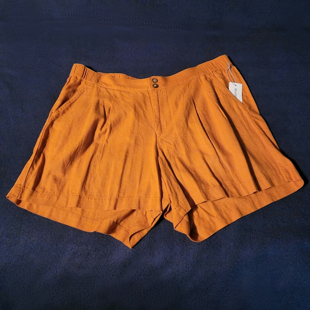 Liz Claiborne Women's Chino Short Stylish Pleated Front Design Elastic Back